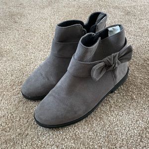 Crazy 8 gray boots